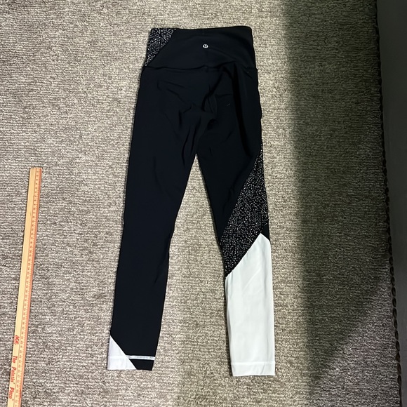 Lululemon Leggings Size 2 - Picture 2 of 4